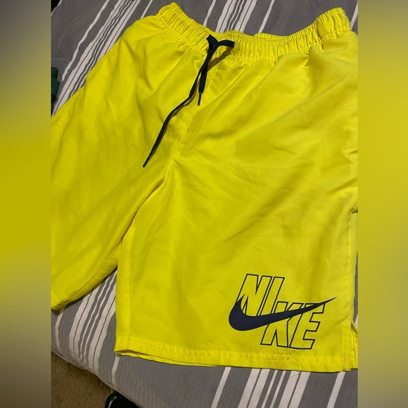 Nike men’s swimming shorts medium - Picture 1 of 3